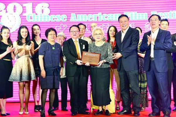 海报栏｜电影节赶场追星的休息了，劳模们还不行啊