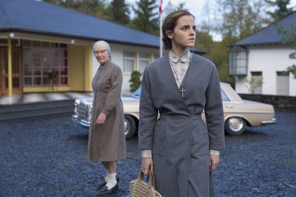 支持女权的艾玛·沃森，这次触了一段南美独裁兼邪教史