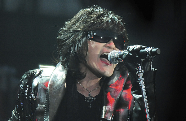 X Japan，与死神搏斗的重金属乐队