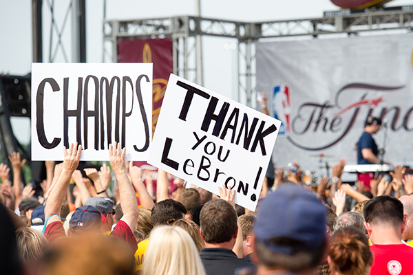 克利夫兰为詹姆斯疯狂，“他的头像该放到总统山上”