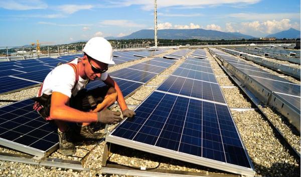 中航工业要做屋顶太阳能开发商，中国打响优质屋顶争夺战