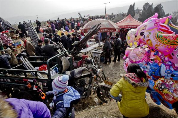 三农学者眼中的乡村“魔幻”叙事：吃饱了，撑的