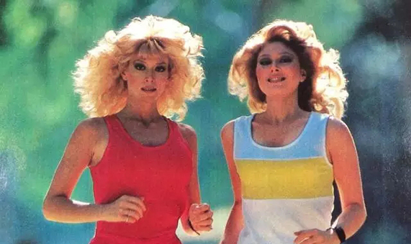 透视渔网、牛仔、吊带、高腰，原来跑圈才是真正的潮流圣地