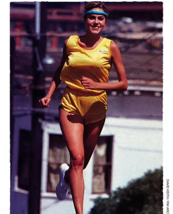 透视渔网、牛仔、吊带、高腰，原来跑圈才是真正的潮流圣地