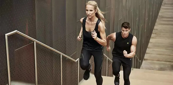 透视渔网、牛仔、吊带、高腰，原来跑圈才是真正的潮流圣地