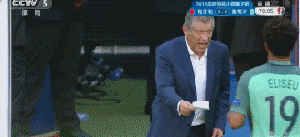 浪射、失点、扔话筒……但你能做的，就是继续相信C罗