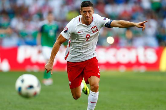 欧洲的9号都去哪了？满大街的汽车和严谨的青训毁了他们