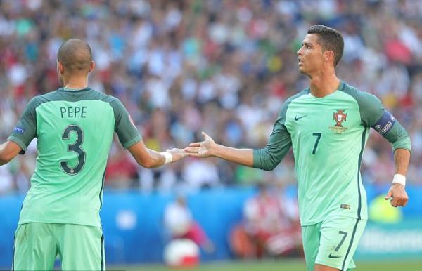 看球笔记 | 被C罗扔话筒的人，是葡萄牙年度最佳男记者啊