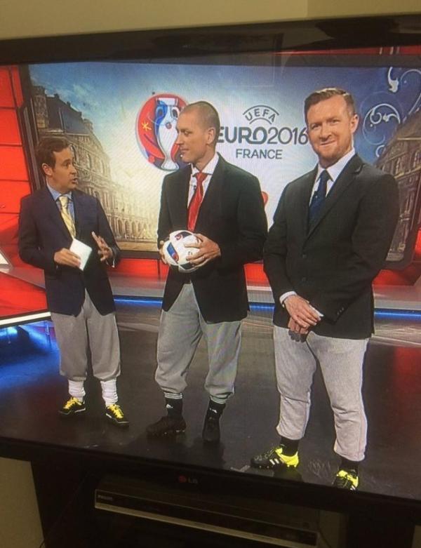 看球笔记 | 被C罗扔话筒的人，是葡萄牙年度最佳男记者啊