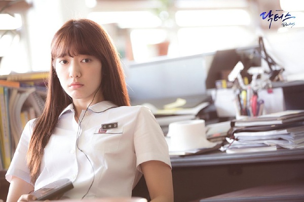 老师不睡学生，偶像不睡粉丝