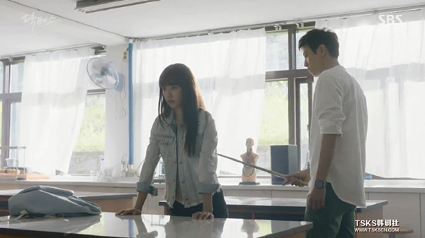 老师不睡学生，偶像不睡粉丝