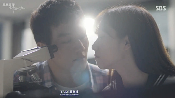 老师不睡学生，偶像不睡粉丝