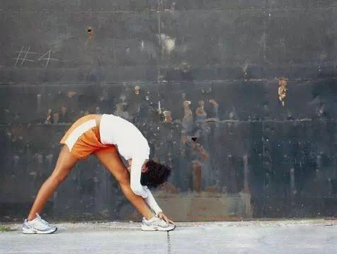 跑前充分热身还受伤？因为你的热身动作被体育老师骗了！