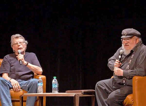 《冰与火之歌》作者采访了斯蒂芬·金，看两位作家如何谈控枪