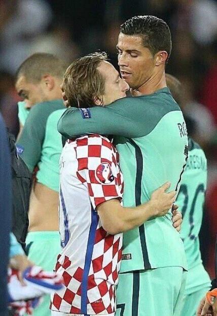 一夜述评|活久见！“不浪”的C罗长啥样？90分钟不射门