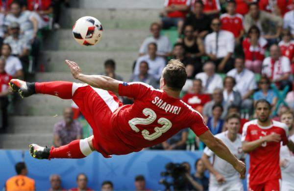 一生只有一次的表演，他终于过了把“梅西瘾”