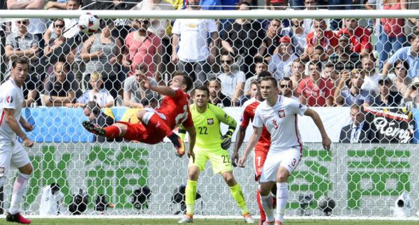 一生只有一次的表演，他终于过了把“梅西瘾”