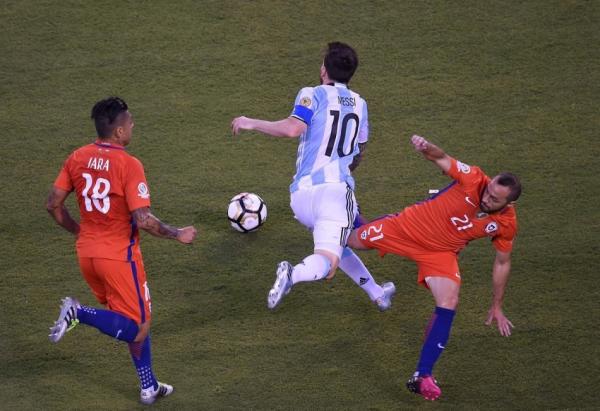 梅西罚丢点球！阿根廷不敌智利再度无缘美洲杯冠军