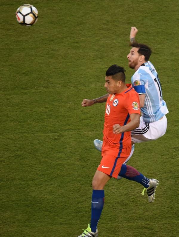 梅西罚丢点球！阿根廷不敌智利再度无缘美洲杯冠军