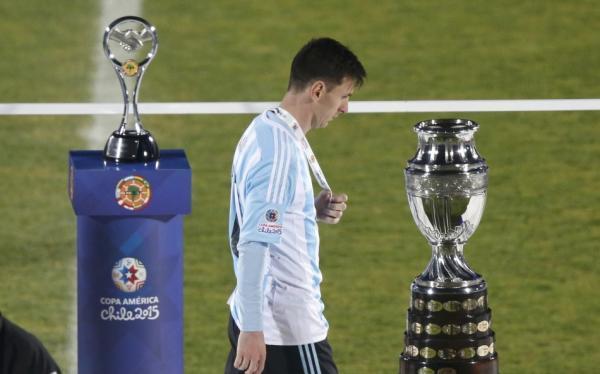 梅西这件国家队战袍有多重？家乡人都曾对他充满怨恨