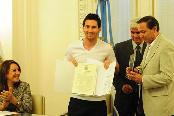 梅西这件国家队战袍有多重？家乡人都曾对他充满怨恨