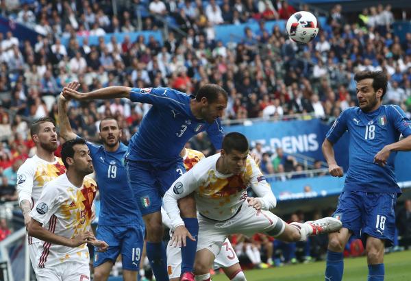 1比2英格兰遭逆转未能爆冷进8强，2比0意大利轻取西班牙