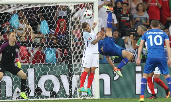 1比2英格兰遭逆转未能爆冷进8强，2比0意大利轻取西班牙