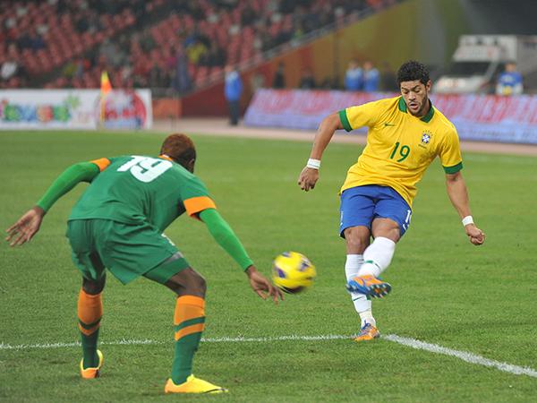 上港的中超式心烦：“绿巨人”是来了，高额违约金谁付？