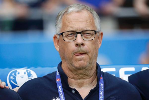 中国足球如何复制冰岛的成功？谁那么傻，不建房子建球场？