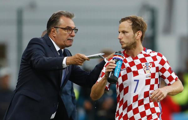 我们都急着看点球大战呢！为什么足球一定要保留加时？