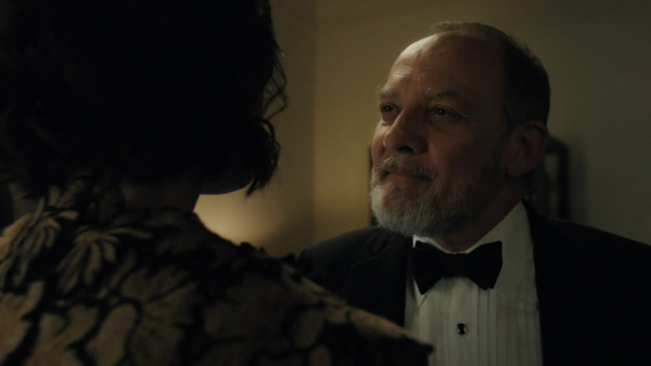 为何美国政治越来越疯狂？“政客的脑子被外星小虫吃掉了”