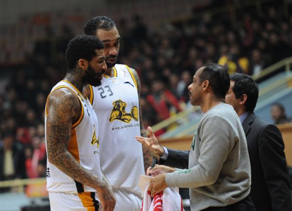 外援撰文回忆CBA生活：球队培养感情要唱K，带20个姑娘