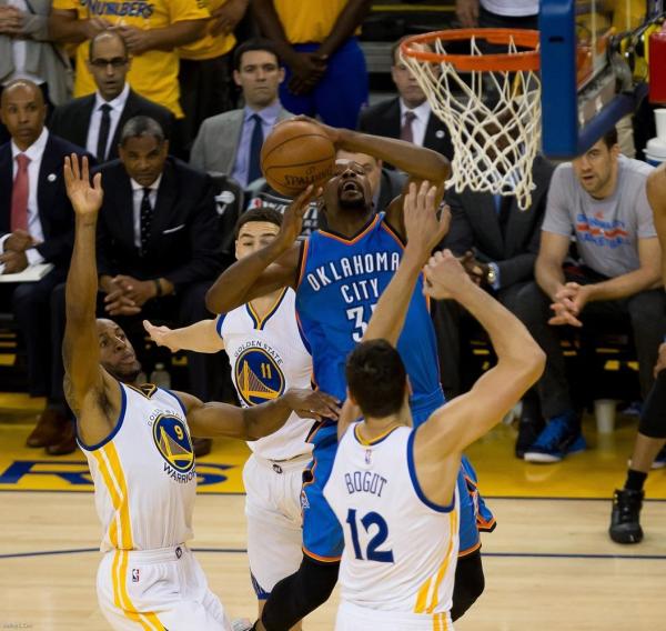 独家还原杜兰特会面勇士48小时：库里说不介意他当球队老大