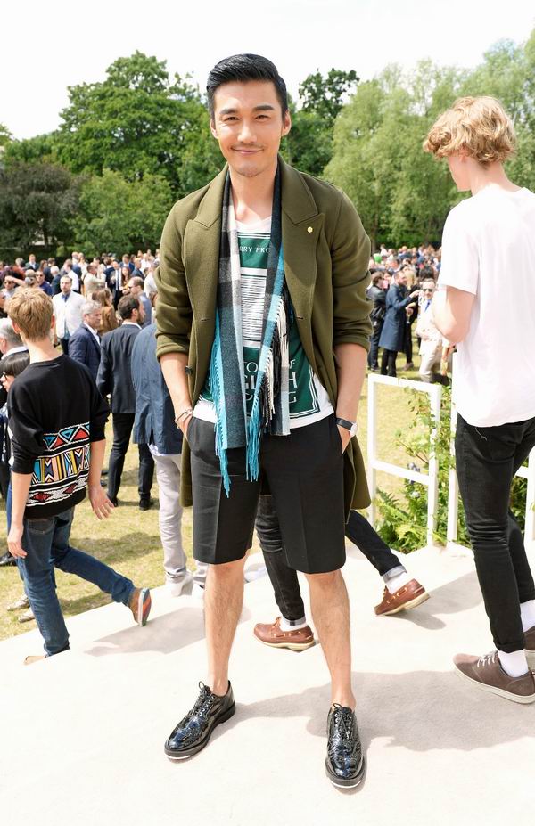 男人可以在公共场合穿短裤，但穿得太LOW就是你的错了