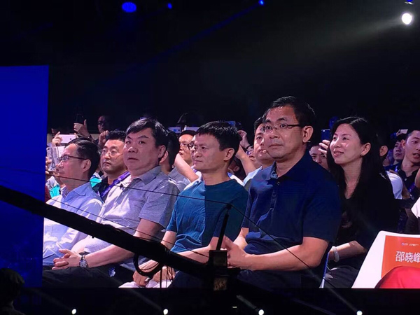 马云站台阿里上汽互联网汽车：便宜得惊人，好想买几辆送朋友