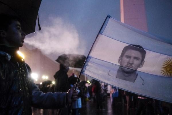 阿根廷队要退出奥运？梅西们决赛前饿肚子，足协已经烂到根