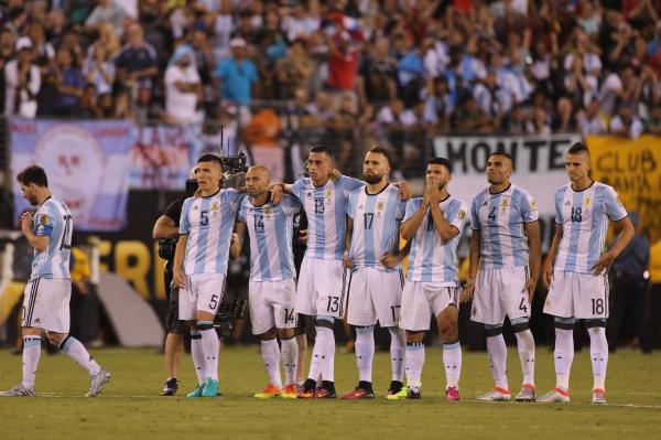 阿根廷队要退出奥运？梅西们决赛前饿肚子，足协已经烂到根