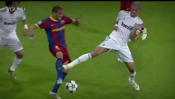 重拳、飞踢、黑脚……“武僧”佩佩：但我是一个好人