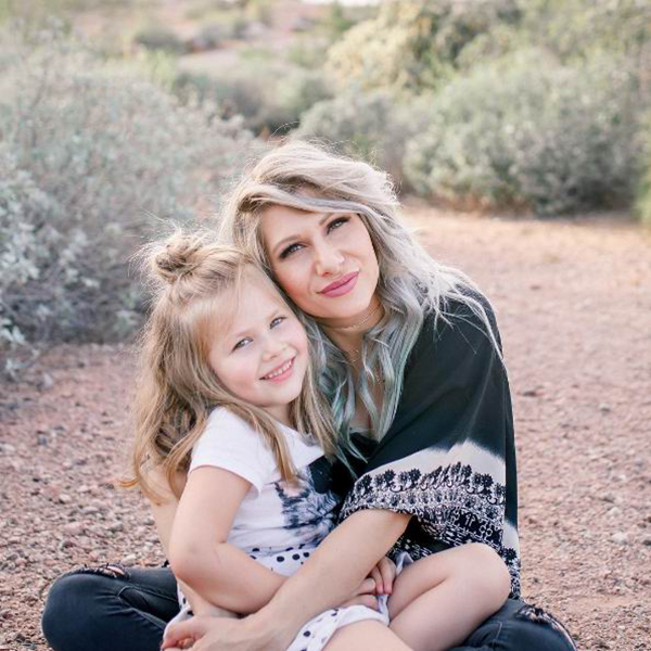 你五六岁时都会点啥？而她们已经靠妆扮手艺成网红了