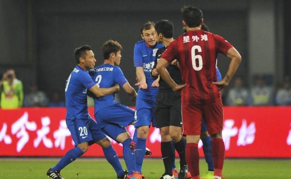 他是中超“恶人”，他被球迷唾骂，但李建滨说自己不委屈