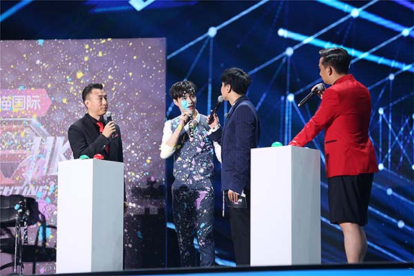 看电视｜兴高采烈“去上学啦”，依依不舍《极限挑战》