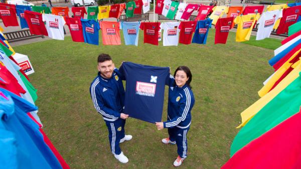 流浪汉也有世界杯！64国参与，八成参赛者因足球重回社会