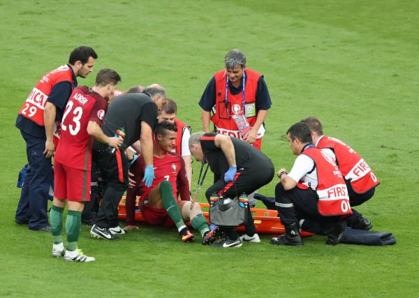 葡萄牙欧洲杯封王：C罗24分钟受伤下场，替补前锋加时绝杀