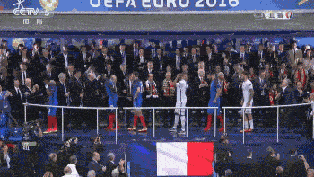 一夜述评 | 这次是幸福的泪水，他们都在为C罗而战