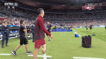 一夜述评 | 这次是幸福的泪水，他们都在为C罗而战