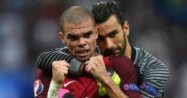 看球笔记 | C罗最爱那款平角裤的配色，正是法国队的颜色