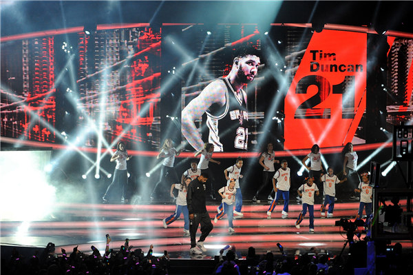 这样的退役很“邓肯”，19年里能让他斗嘴的只有科比了