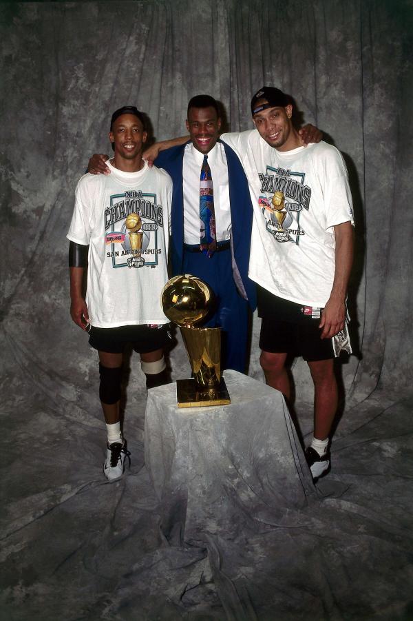 成“佛”之路！邓肯转身，留下了十个画面和无数历史第一