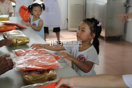 文峰丰田献爱心 关爱老人从娃娃抓起179.png