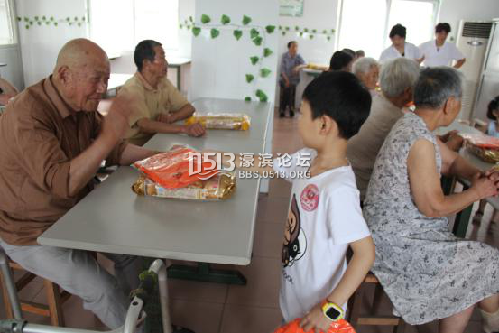 文峰丰田献爱心 关爱老人从娃娃抓起260.png